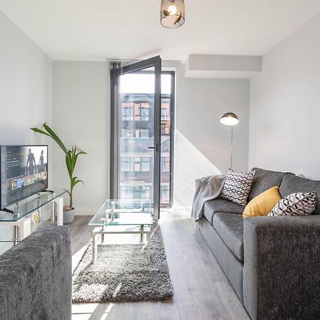 New Build - 2 Bed Snug Modern Apartment - Juliet Balcony - Roof Top Terrace - Digbeth, Birmingham City Centre - Free Netflix & Smart Tv מראה חיצוני תמונה