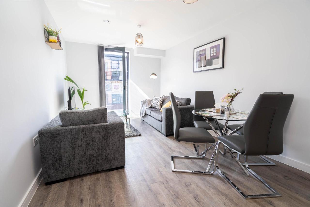 New Build - 2 Bed Snug Modern Apartment - Juliet Balcony - Roof Top Terrace - Digbeth, Birmingham City Centre - Free Netflix & Smart Tv מראה חיצוני תמונה