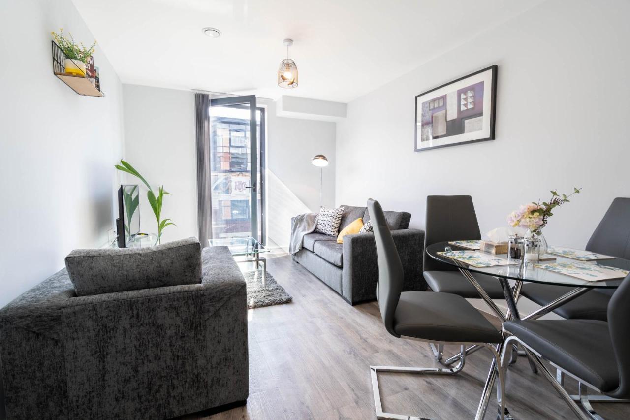 New Build - 2 Bed Snug Modern Apartment - Juliet Balcony - Roof Top Terrace - Digbeth, Birmingham City Centre - Free Netflix & Smart Tv מראה חיצוני תמונה